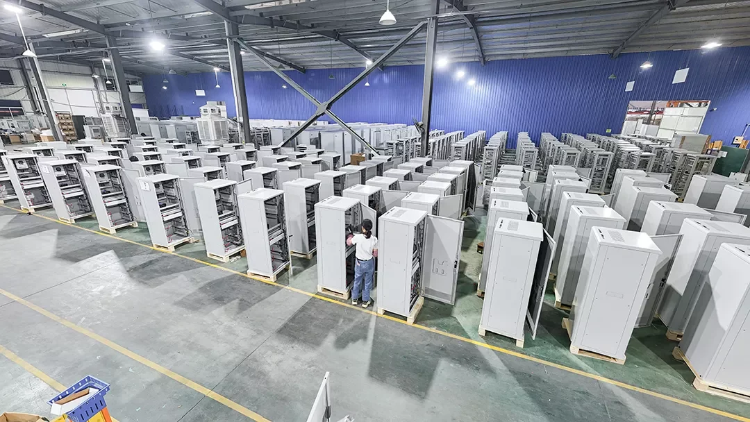 Batch of indoor satellite-communication energy cabinets arranged on the factory floor