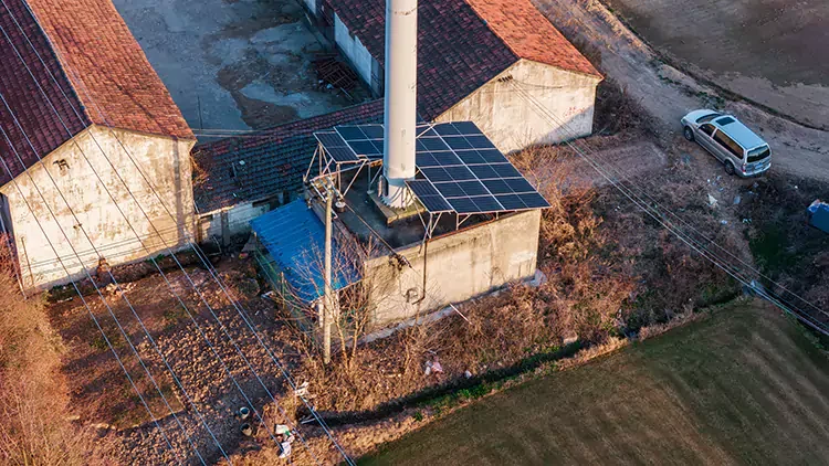 Rooftop solar modules fitted around the telecom tower at Qinhuo station