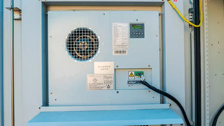 Door-mounted thermal-control unit in the Qinhuo station cabinet